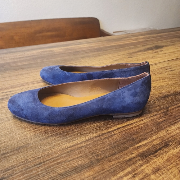 MARGAUX  Blue Suede Classic Flats Round Toes Shoes Sz US 39.5 9.5 narrow - Picture 7 of 8